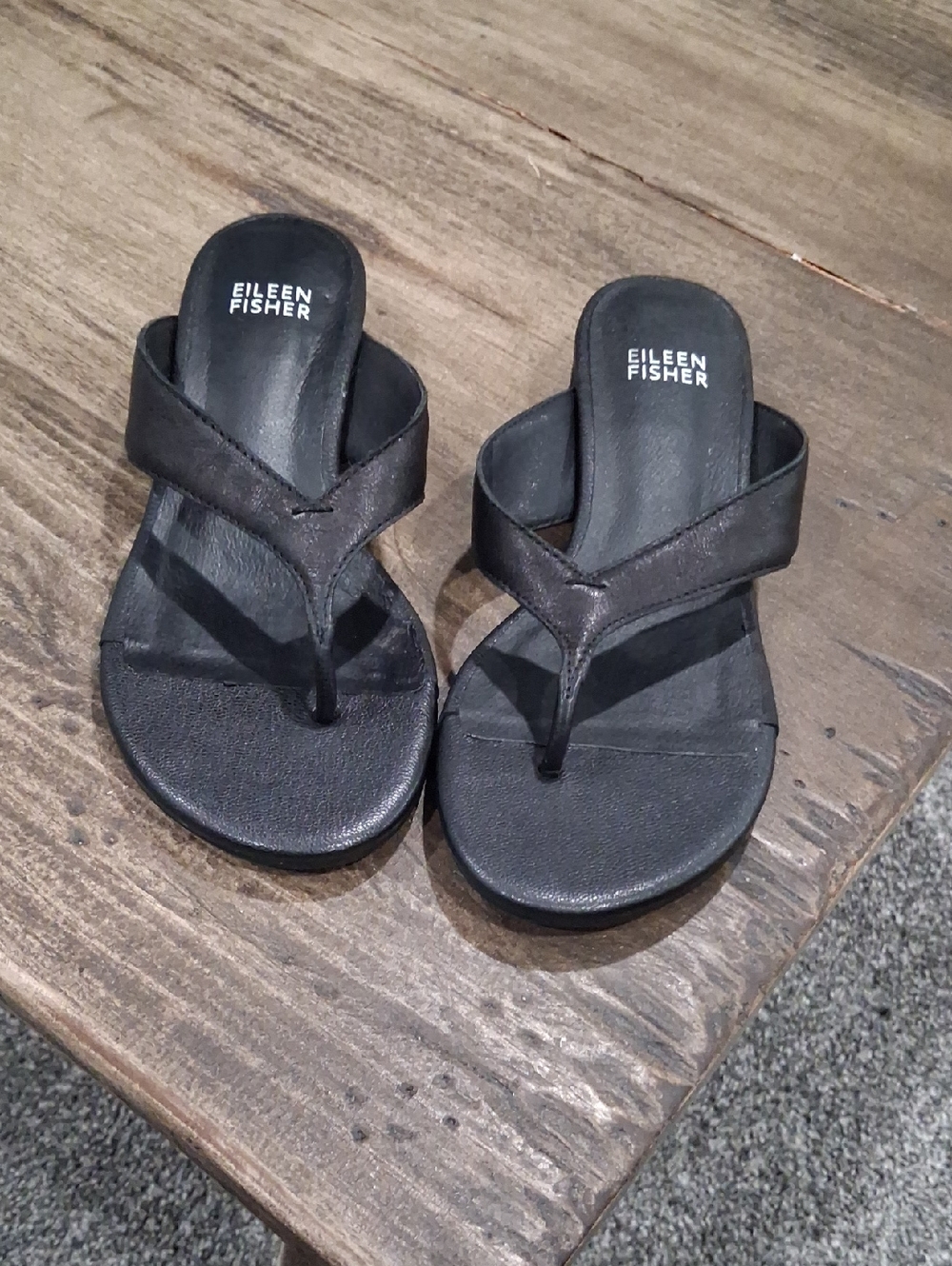 Eileen Fisher Erika Black Leather Thong Sandals Size 5 NWT